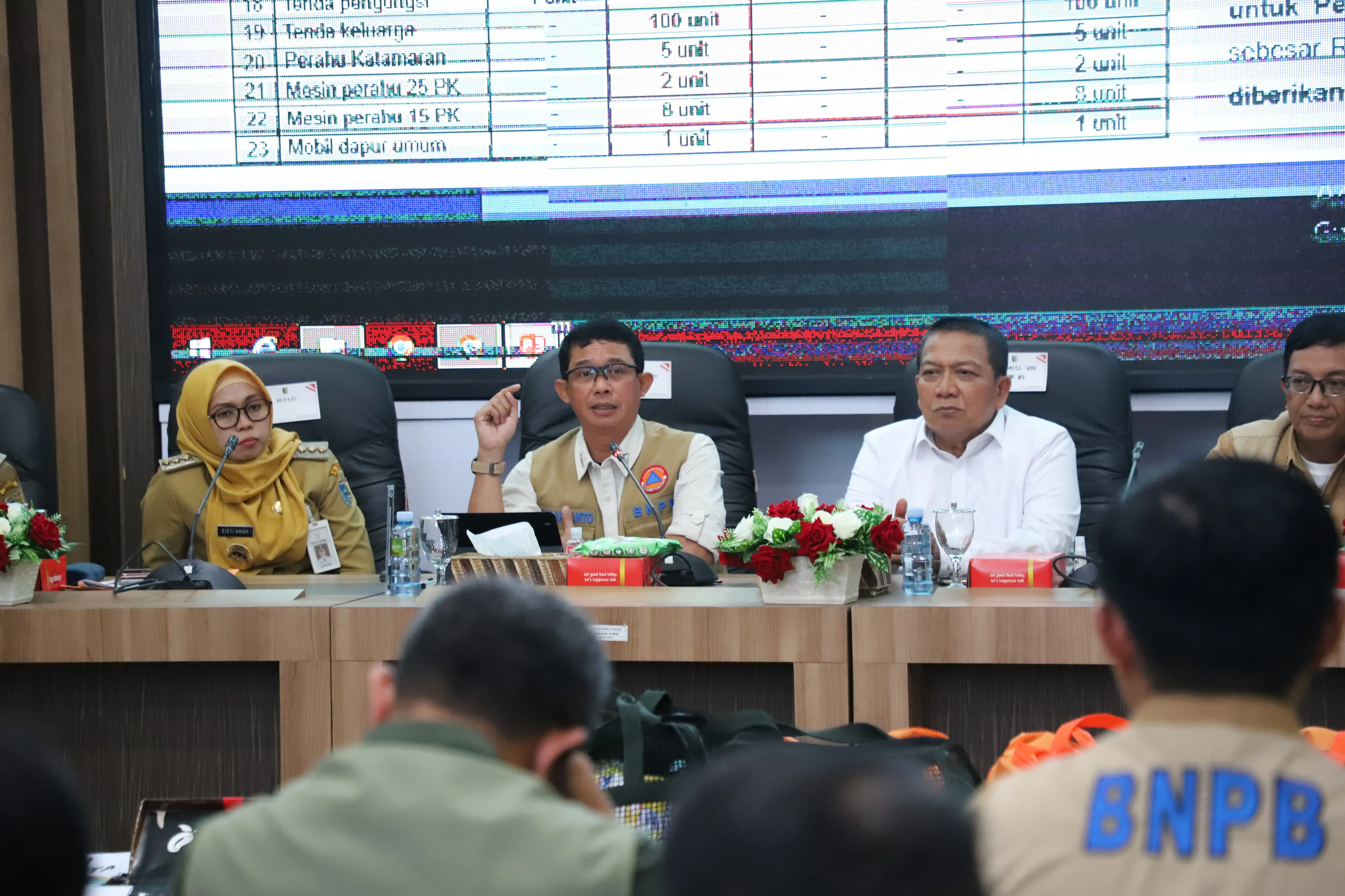 Pada saat memimpin Rapat Koordinasi Penanganan Darurat Bencana Banjir Kabupaten Demak di Pendopo Bupati Demak, Jawa Tengah, Senin (12/2), Kepala BNPB menyampaikan bahwa pemenuhan kebutuhan masyarakat adalah hal utama yang harus dilakukan pemerintah saat ini.